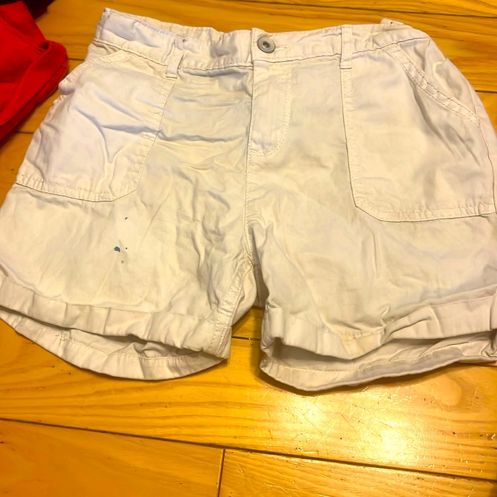 ⛄️White children’s place shorts⛄️